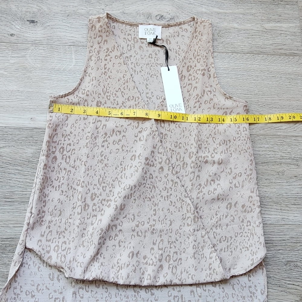 Olive & Oak Tan Leopard Top Womens Xs Sleeveless Drape Front Cross Nwt - Picture 8 of 8